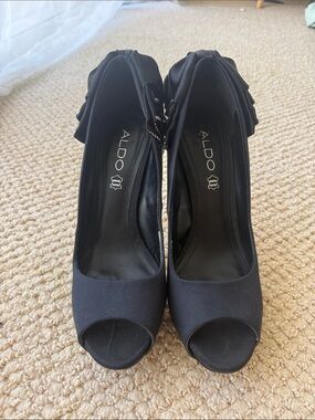 ALDO Black Peep-Toe Ruffle Platform Heels size 38/7.5